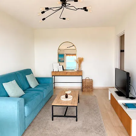 Azure Nest - Sea View With Private Parking In דירה *