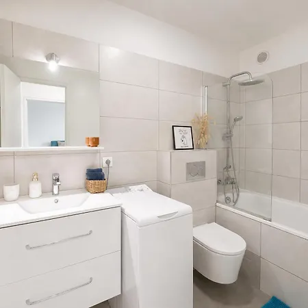 Azure Nest - Sea View With Private Parking In אנטיב